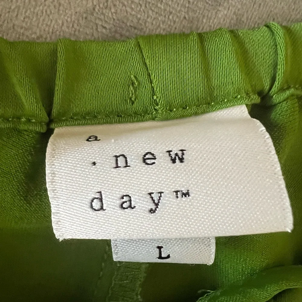 🌟🌺☀️ a new day Green Women's Cargo Shorts - Picture 4 of 6